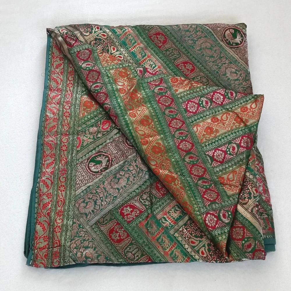 Unique Gorgeous Silk Green Patchwork Batik Bedspread / Tapestry from India - Picture 13 of 14